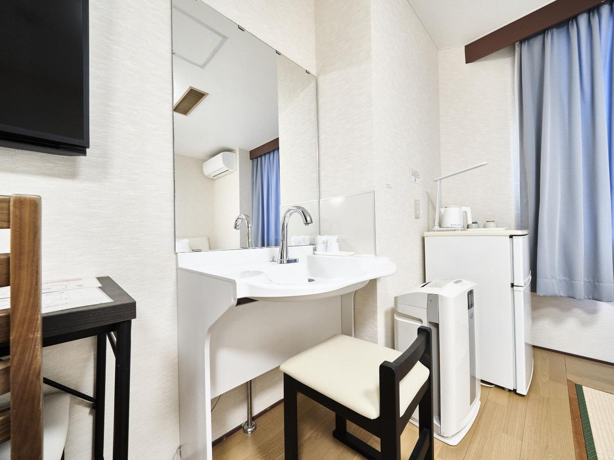 Okasan Hotel Ogaki Rum bild